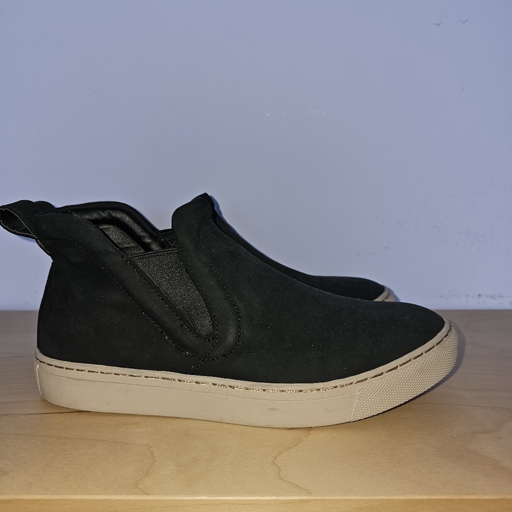Cougar "Freddy" High Top Black Suede Sneakers Size 7 LIKE NEW